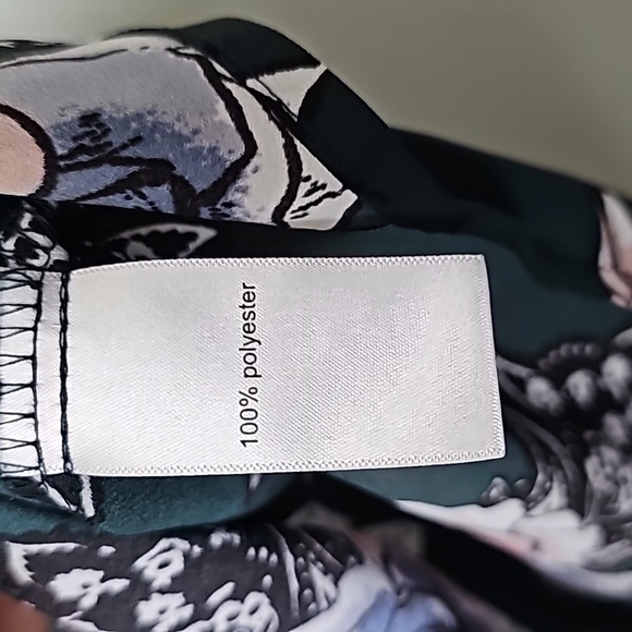 Maurices Popover size 1 short sleeve green floral top - Picture 6 of 7